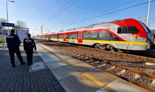 Pabianice: Zginęła przy torach, jej bagaż znaleziono w pociągu. Dziś odbyła się sekcja 70-letniej pasażerki. Co na ten moment mówią o tragedii śledczy?