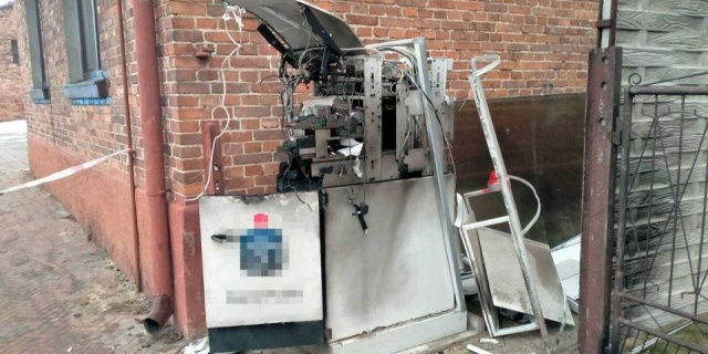 Nocny atak na bankomat w powiecie piotrkowskim. Co ze zdeponowaną gotówką? Policja wyjaśnia