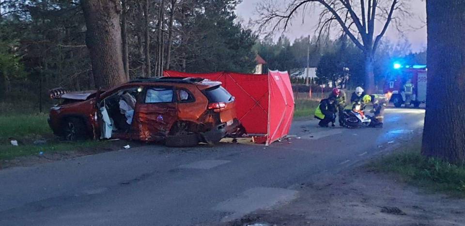 Koszmarny wypadek w Aleksandrowie Łódzkim. Dwie osoby nie żyją, kolejne dwie trafiły do szpitala