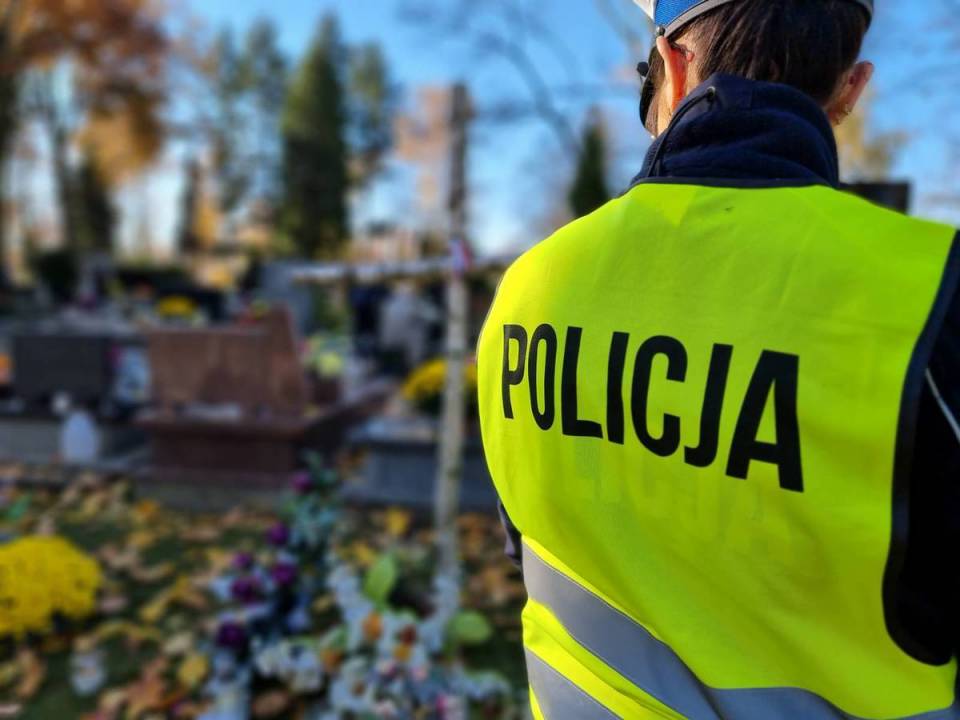 policja_cmentarz