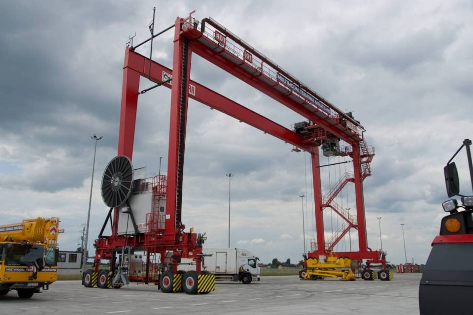 Wielomilionowa inwestycja pod Krośniewicami zakończona. Oficjalnie otwarto nowoczesny terminal multimodalny