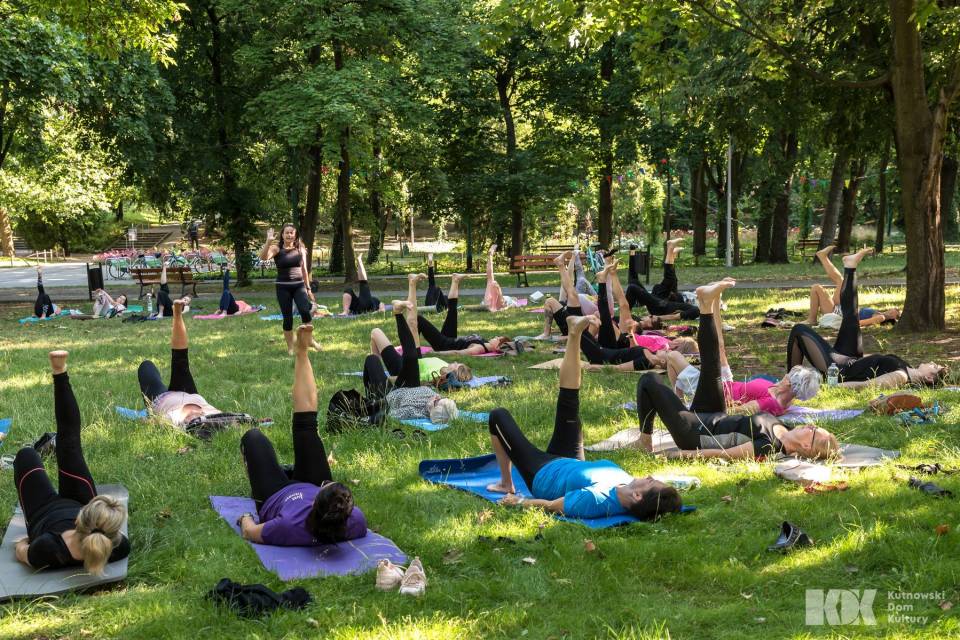 Trwa bezpłatna "Joga na trawie" z KDK. Sprawdź szczegóły
