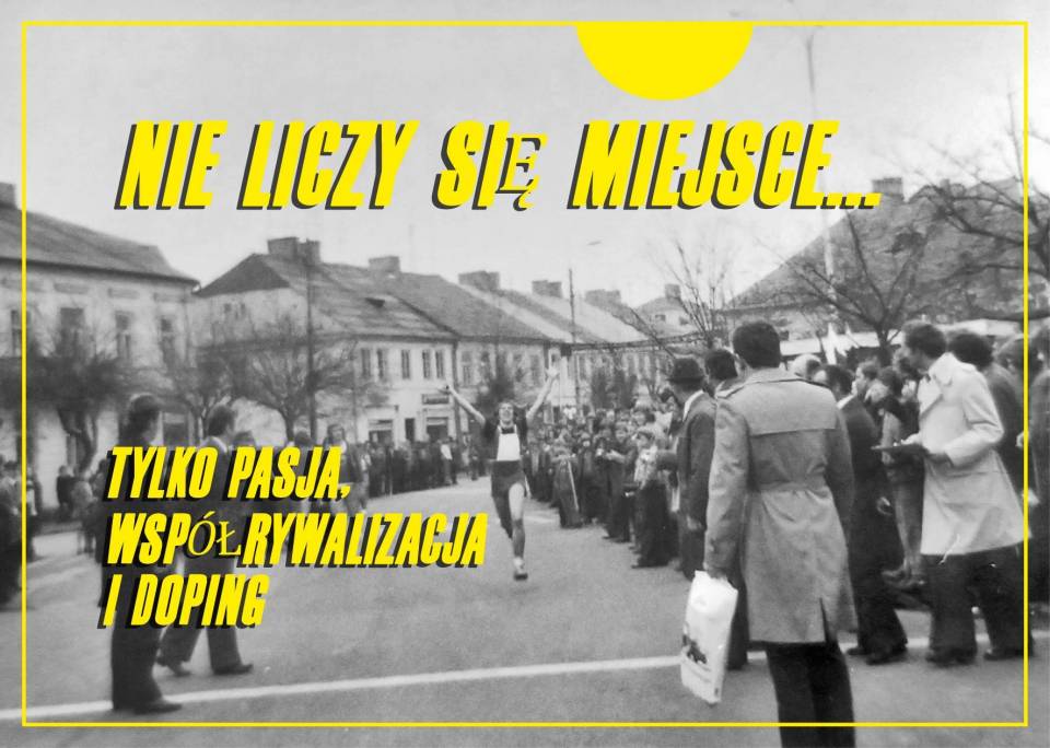 Zdjecie-z-albumu-Jerzego-Gawowskiego--Na-zdjeciu-finisz-biegu-podczas-pierwszomajowej-sztafety-miedzyszkolnej.-Plac-19-Stycznia--obecnie-Plac-Pisudskiego
